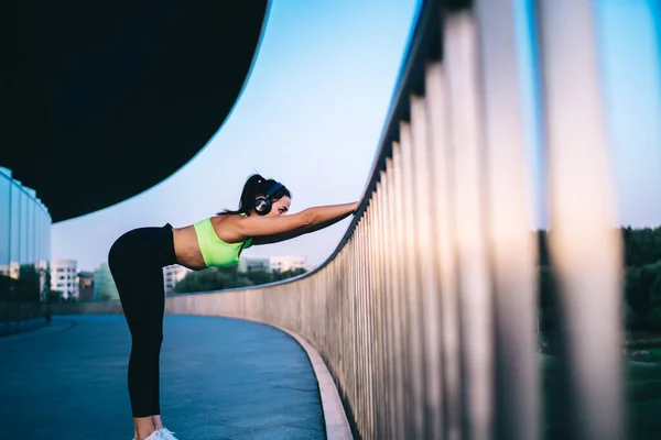 Side View Slim Sportswoman Trendy Activewear Sneakers Bending Metal Railing — Stock Photo, Image