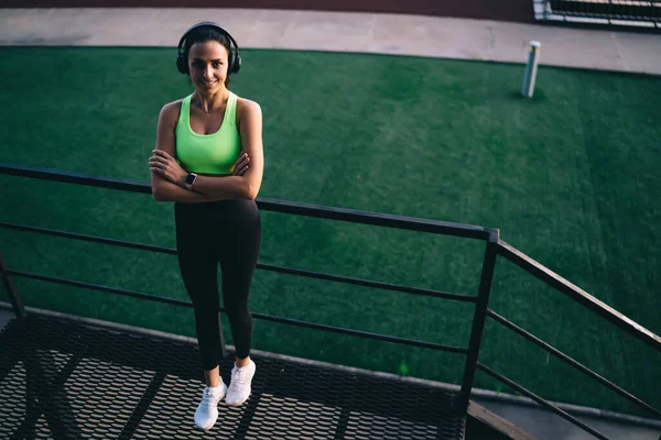 Desde Arriba Deportista Forma Alegre Ropa Deportiva Casual Zapatillas Deporte — Foto de Stock