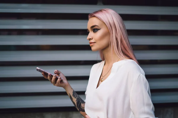 Side View Attractive Female Blogger Modern Cellular Device Looking Away — Stock Photo, Image