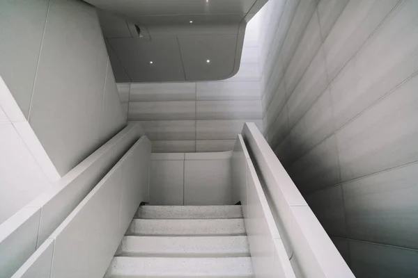 Design Intérieur Moderne Escalier Béton Avec Une Belle Lumière Intérieure — Photo