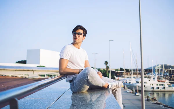Handsome Caucasian Male Trendy Wear Resting Outdoors Weekends Looking Yachts — Stock Photo, Image