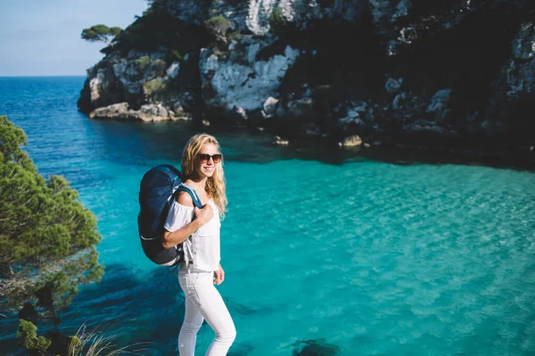 Dessus Vue Latérale Joyeux Élégant Jeune Touriste Féminine Dans Des — Photo