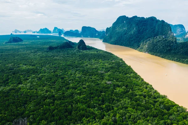 红树林森林 河流和山脉的空中风景景观 泰国Ao Phang Nga湾国家公园热带雨林美丽全景自然景观鸟瞰 — 图库照片