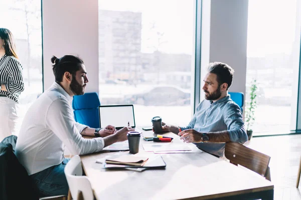 Side View Modern Creative Male Managers Discussing Business Ideas Drinking — Stock Photo, Image