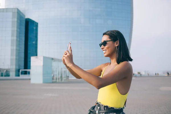 Side View Smiling Ethnic Female Traveler Stylish Outfit Sunglasses Talking — Stock Photo, Image