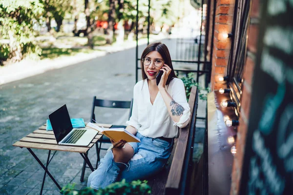 Positive Attractive Woman Casual Clothes Glasses Tattoo Talking Friend Using — Stock Photo, Image