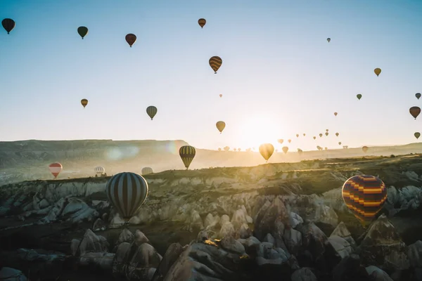 Aerial View Hot Air Balloons Back Lit Racing Each Other — Stock Photo, Image