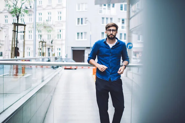 Young Bearded Male Eyeglasses Casual Clothes Leaning Handrail Looking Camera — Stock Photo, Image