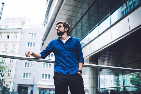 Low Angle Peaceful Young Bearded Male Eyeglasses Casual Clothes Looking — Stock Photo, Image