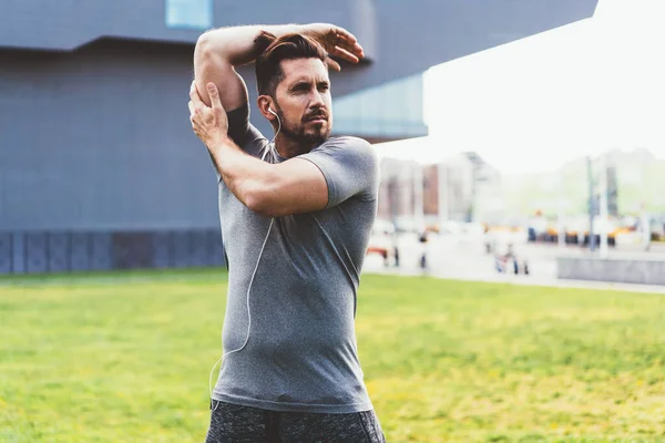 Confident Sportsman Active Wear Earphones Doing Workout While Standing Outdoors — Stock Photo, Image