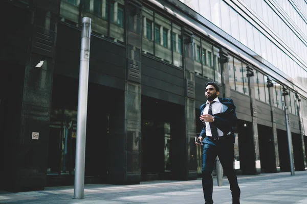 Ethnic Bearded Executive Male Black Hair Dressed Formal Suit Tie — Stock Photo, Image