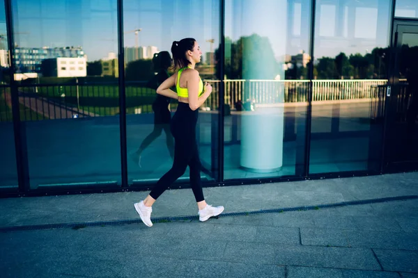 Strong Active Female Jogger Active Outfit Having Morning Training Motivated — Stock Photo, Image