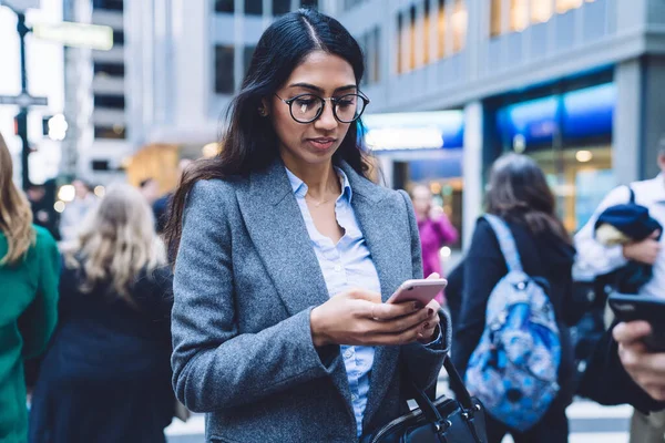 Beautiful Ethnic Business Woman Black Hair Glasses Jacket Browsing Smartphone — Stock Photo, Image