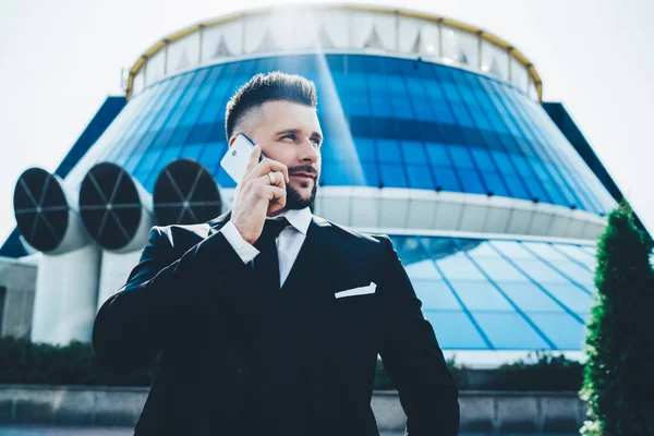 Young Bearded Businessman Black Classy Suit Talking Mobile Phone Standing — Stock Photo, Image