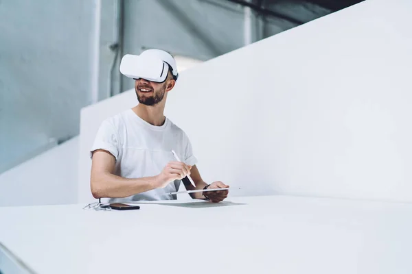 Cheerful Young Bearded Male White Shirt Looking Wearing Virtual Reality — Stock Photo, Image