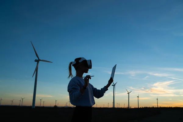 Anonymous Young Female Engineer Wearing Goggles Developing Imaginary Cyberspace Using — Stock Photo, Image