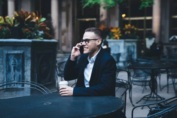 Young Cheerful Guy Stylish Suit Eyeglasses Talking Phone While Sitting — Stock Photo, Image