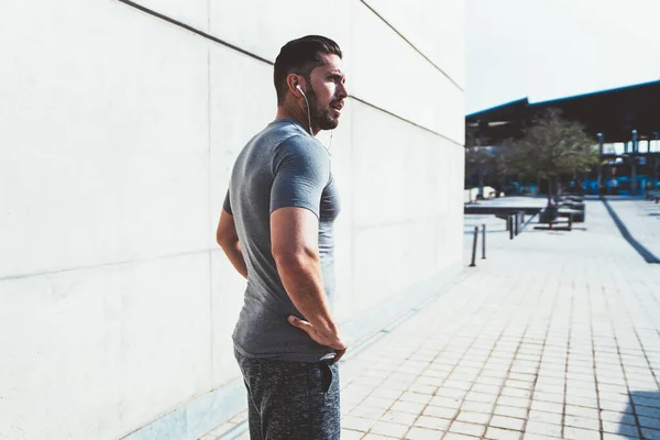 Rear View Confident Male Runner Active Wear Standing Street Earphones — Stock Photo, Image