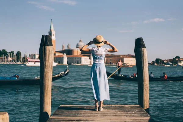 Back View Woman Dress Touching Hat While Standing Wooden Pier — Stock Photo, Image