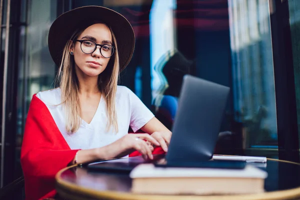 Confident Pensive Calm Young Freelancer Stylish Hat Eyeglasses Working Laptop — Stock Photo, Image