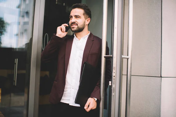 Handsome Bearded Man Trendy Formal Outfit Exiting Door Business Center — Stock Photo, Image