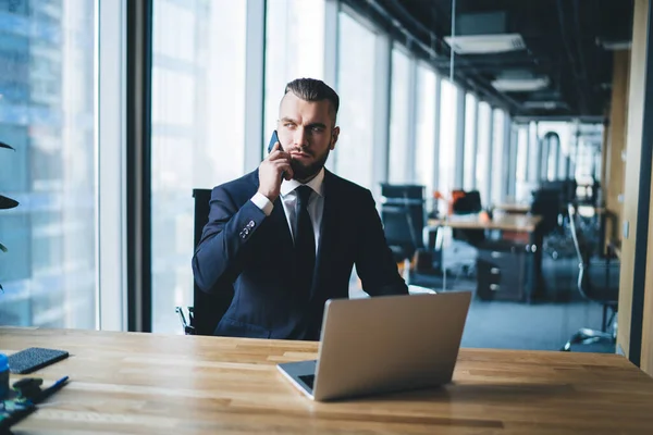 Focused Bearded Entrepreneur Elegant Suit Looking Away Talking Smartphone While — Stock Photo, Image