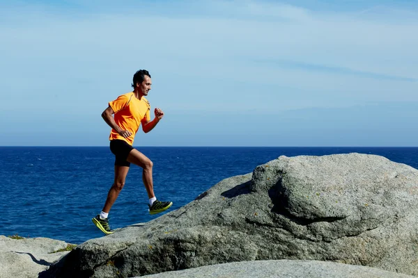 Middle age man at workout outdoors jogging along the sea — Stock Photo, Image