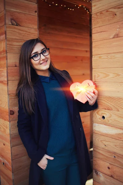 Woman holding red heart gift box — Stock Photo, Image