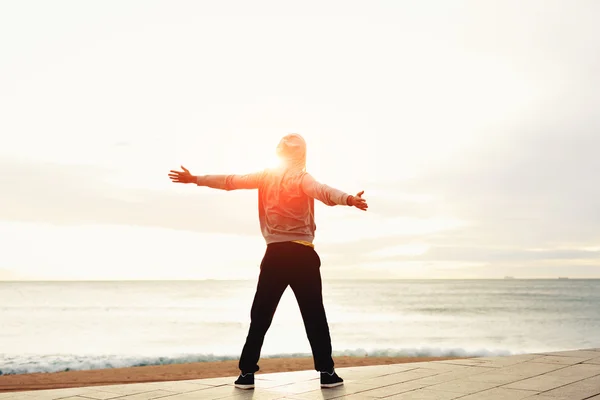 Sporty man with raised arms — Stock Photo, Image