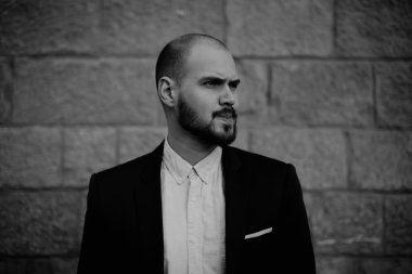 Zarif adam uzak takım arıyor