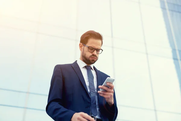 El hombre de negocios acababa de recibir malas noticias — Foto de Stock