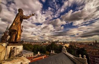 Madrid üzerinde güzel gökyüzü