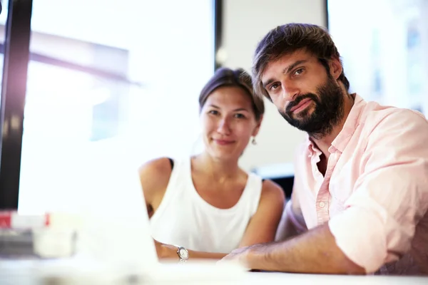 Girl and boy student preparing for exams in modern library — Stock Photo, Image