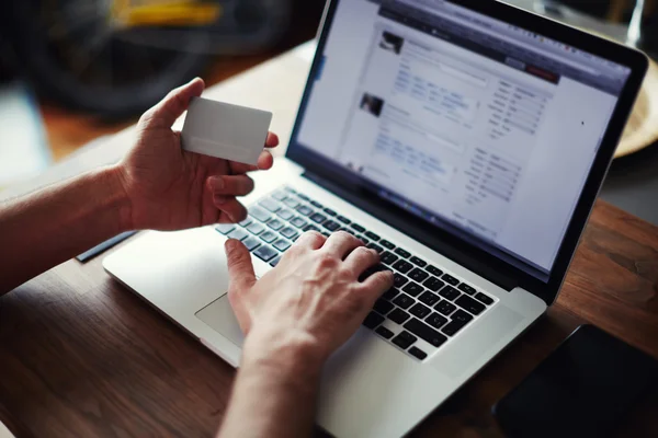 Male hands holding credit card — Stock Photo, Image