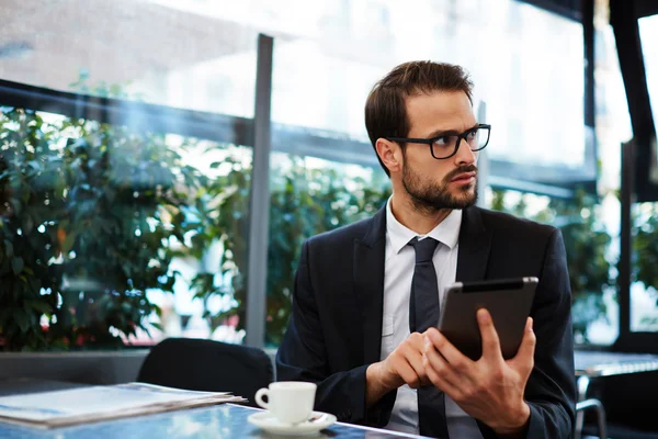 Businessman in glasses drink coffee — Stock Photo, Image