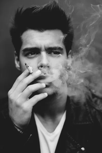 Model smoking cigarette and exhaling the fume — Stock Photo, Image