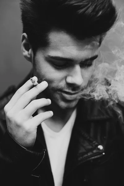 Model smoking cigarette and exhaling the fume — Stock Photo, Image