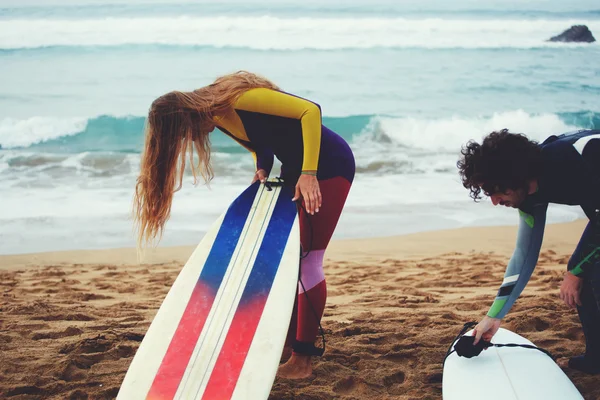 Dos amigos en la playa — Foto de Stock