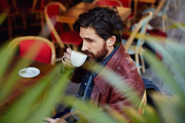 Hipster man holding cup of tea — Stock Photo, Image