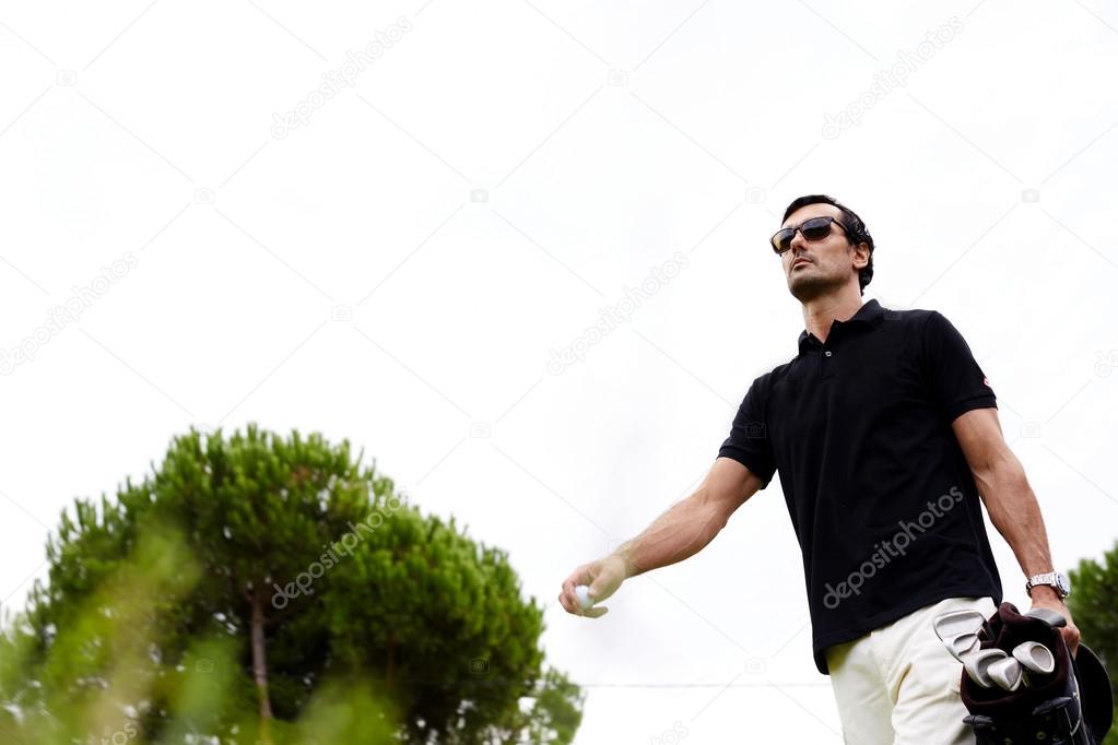Golf player walking to the next hole