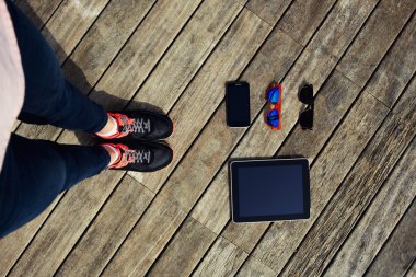 kadın bacakları ve freelancer kiti ayarla
