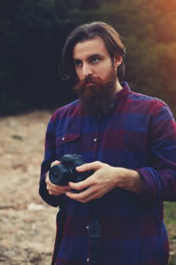 Adam alarak fotoğraf ile dijital fotoğraf makinesi