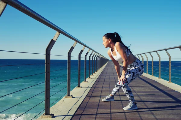 Vrouwelijke atleet met sexy lichaam — Stockfoto