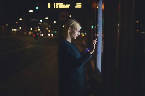 Female using tourist self service — Stock Photo, Image