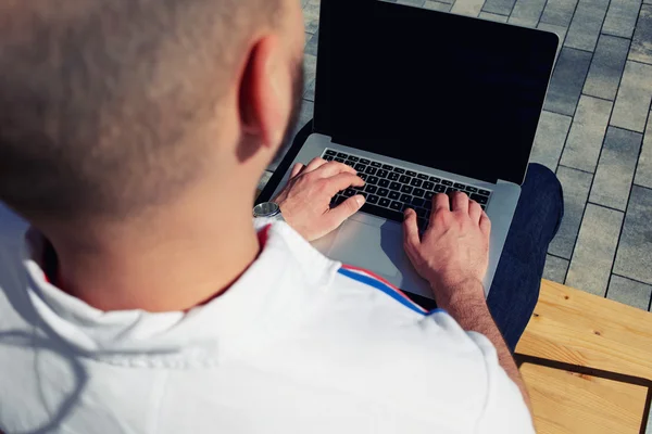 Business man freelancer working on his computer — стоковое фото