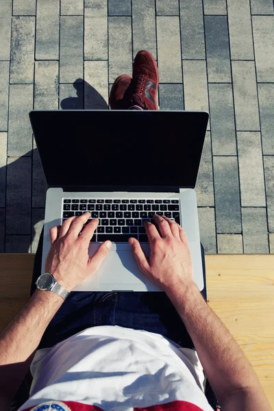 Business man freelancer working on his computer — стоковое фото