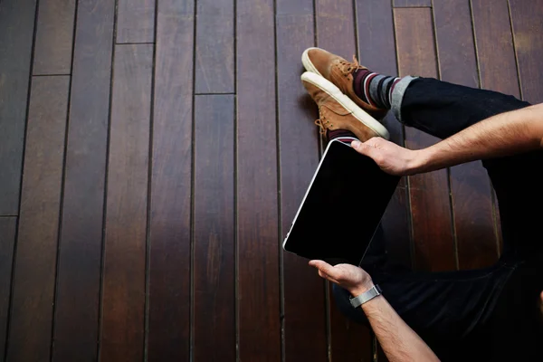 Male person using digital tablet — Stock Photo, Image