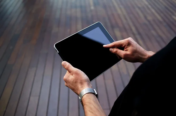 Male person using digital tablet — Stock Photo, Image