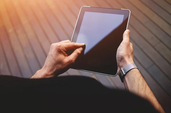 Male person using digital tablet — Stock Photo, Image