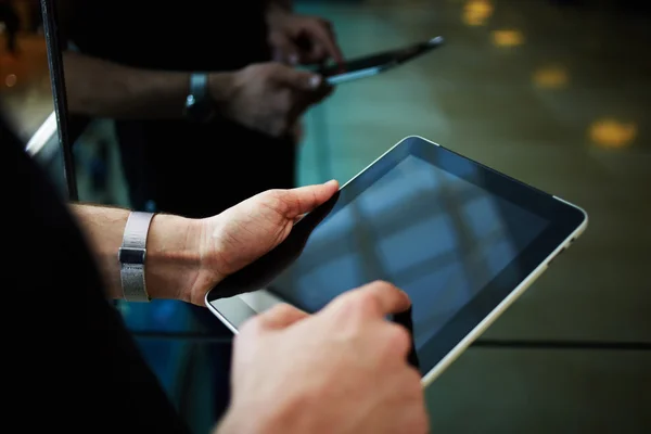 Male person using digital tablet — Stock Photo, Image